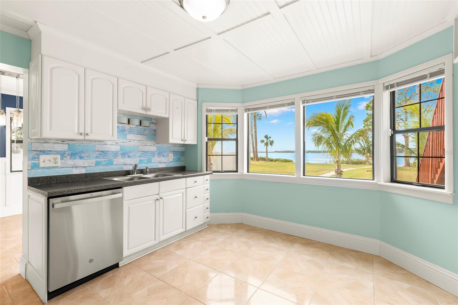 736 SHORE DR E, OLDSMAR, FL, 34677