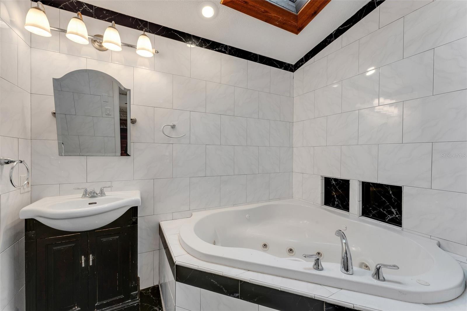 2826 KAVALIER DR, PALM HARBOR, FL, 34684