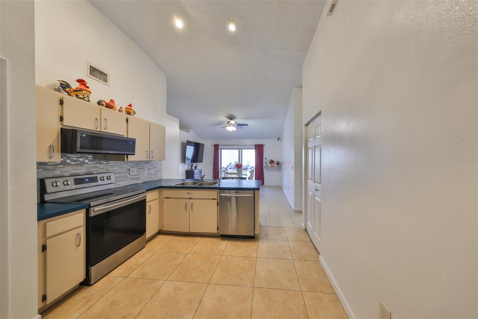 305 CRAYFORD PL, VALRICO, FL, 33594
