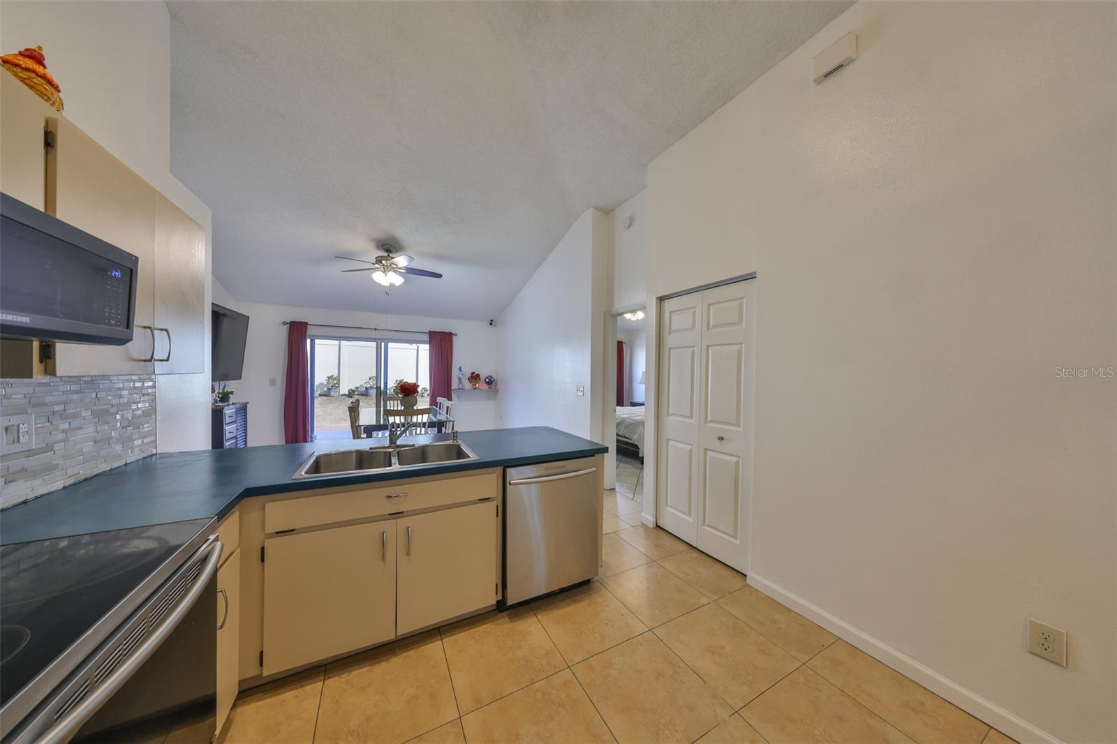 305 CRAYFORD PL, VALRICO, FL, 33594