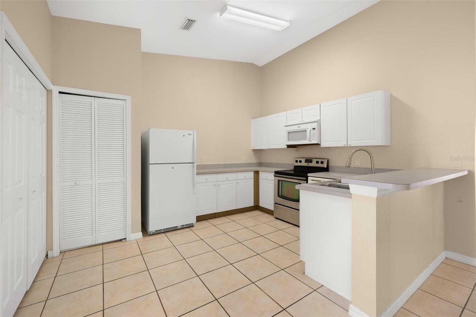 2798 CLUB CORTILE CIR #B, KISSIMMEE, FL, 34746