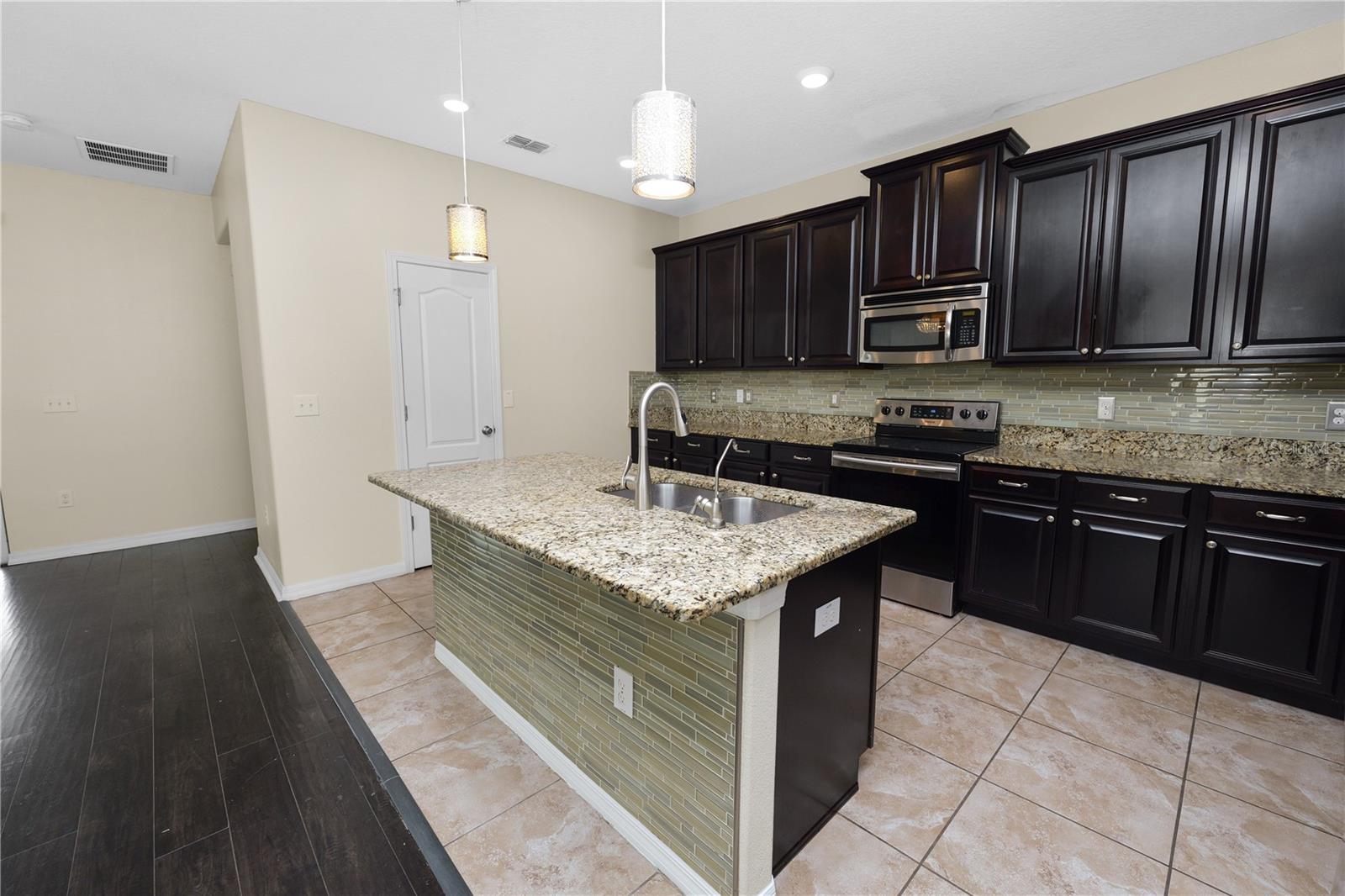 18398 AYLESBURY LN, LAND O LAKES, FL, 34638