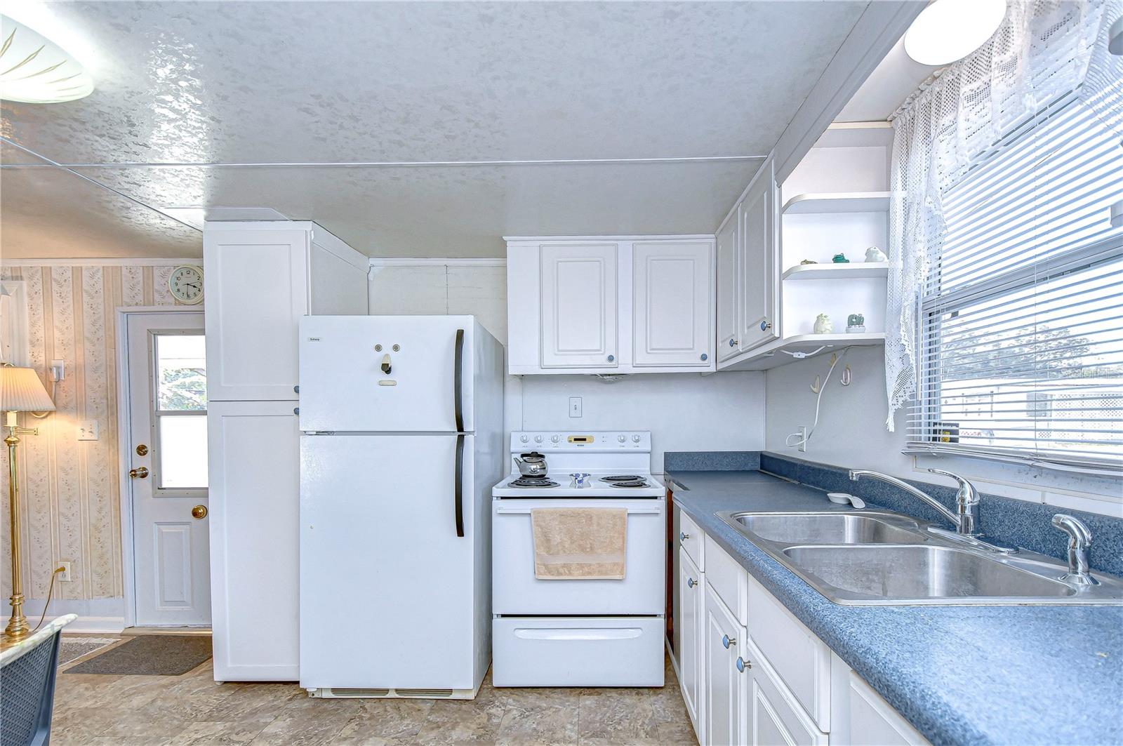 37418 HAMMOND DR, ZEPHYRHILLS, FL, 33541