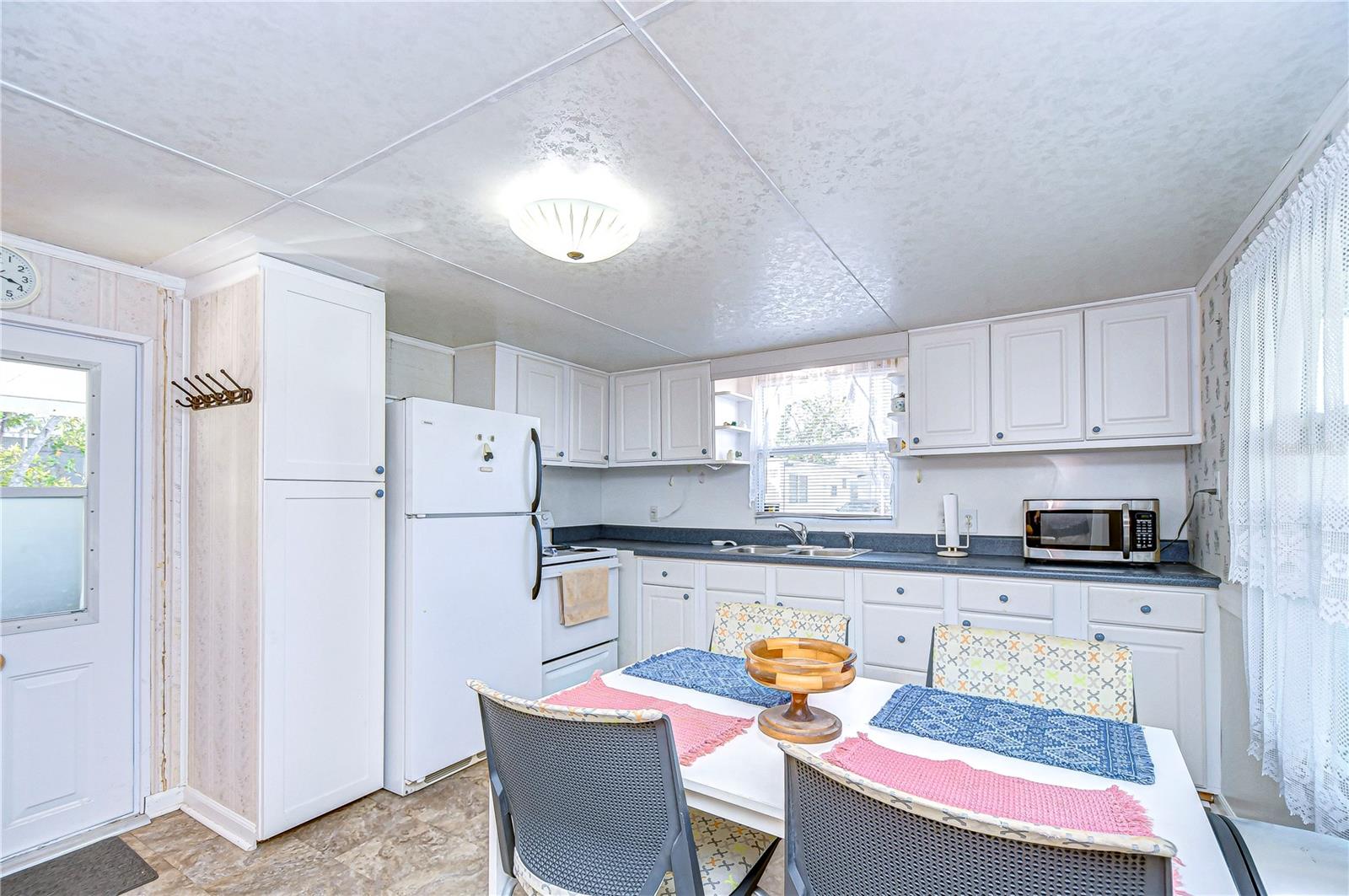37418 HAMMOND DR, ZEPHYRHILLS, FL, 33541