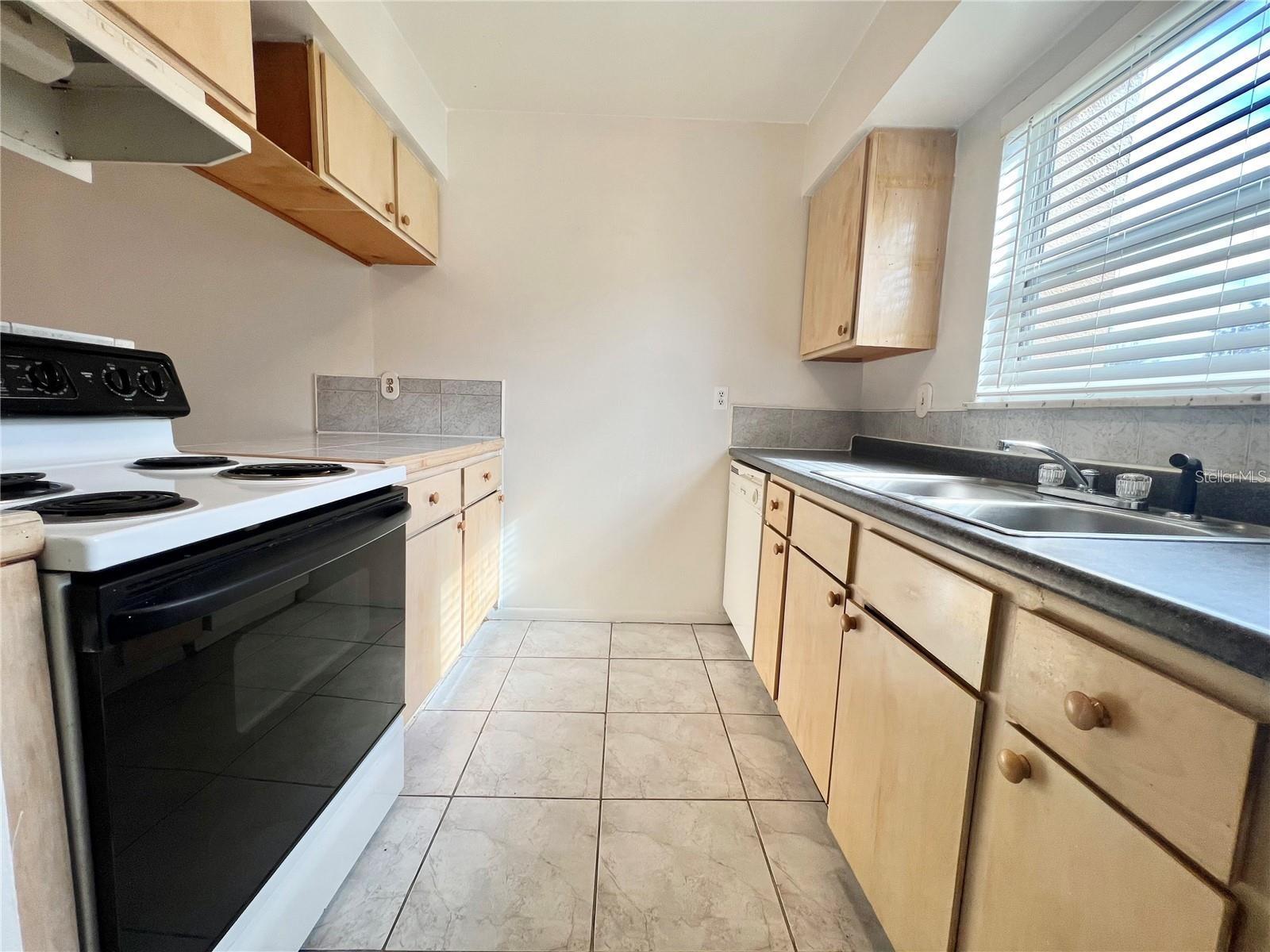 1000 LAKE OF THE WOODS BLVD #H101, FERN PARK, FL, 32730