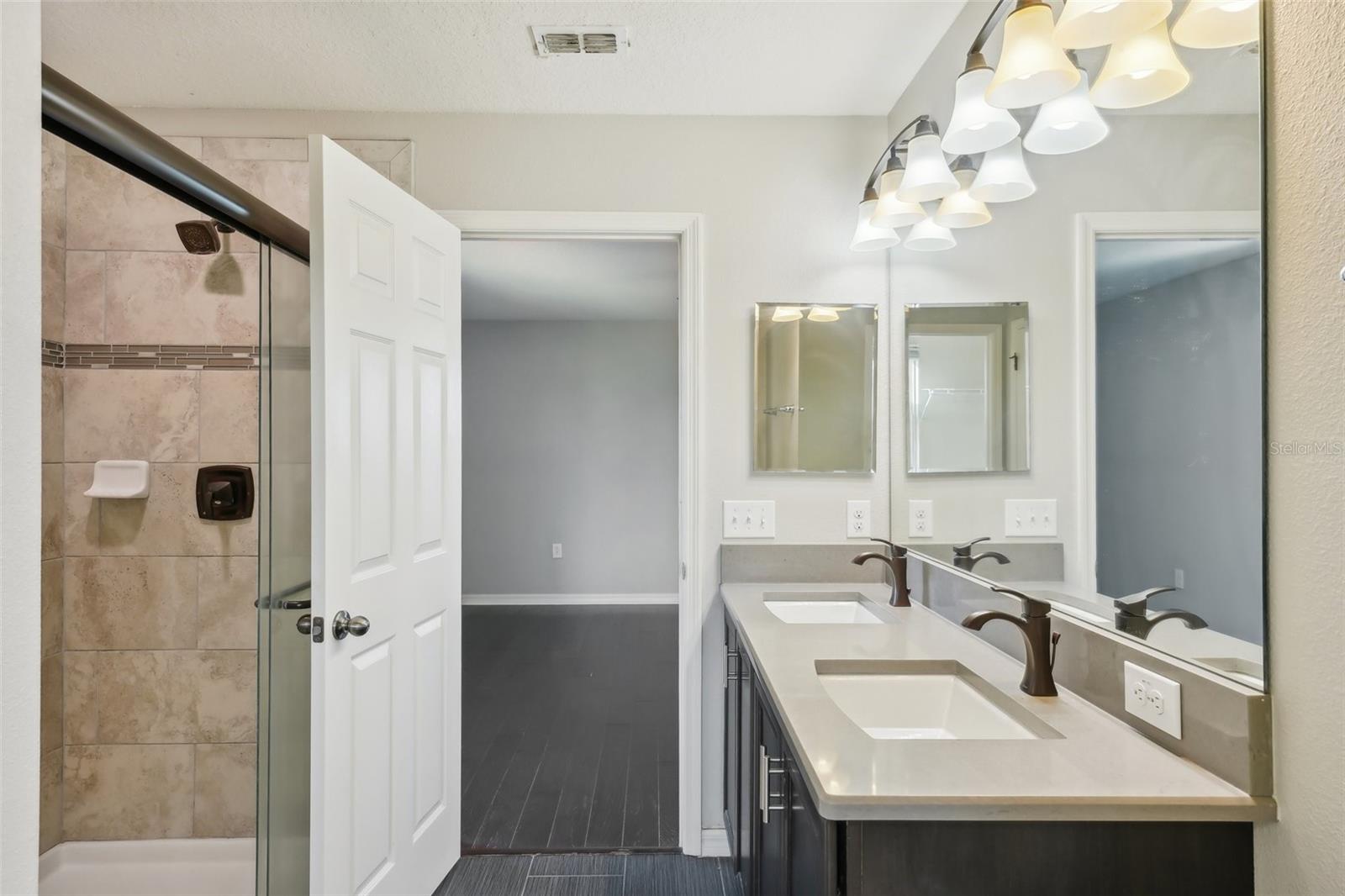 10710 SOUTHERN FOREST DR, RIVERVIEW, FL, 33578