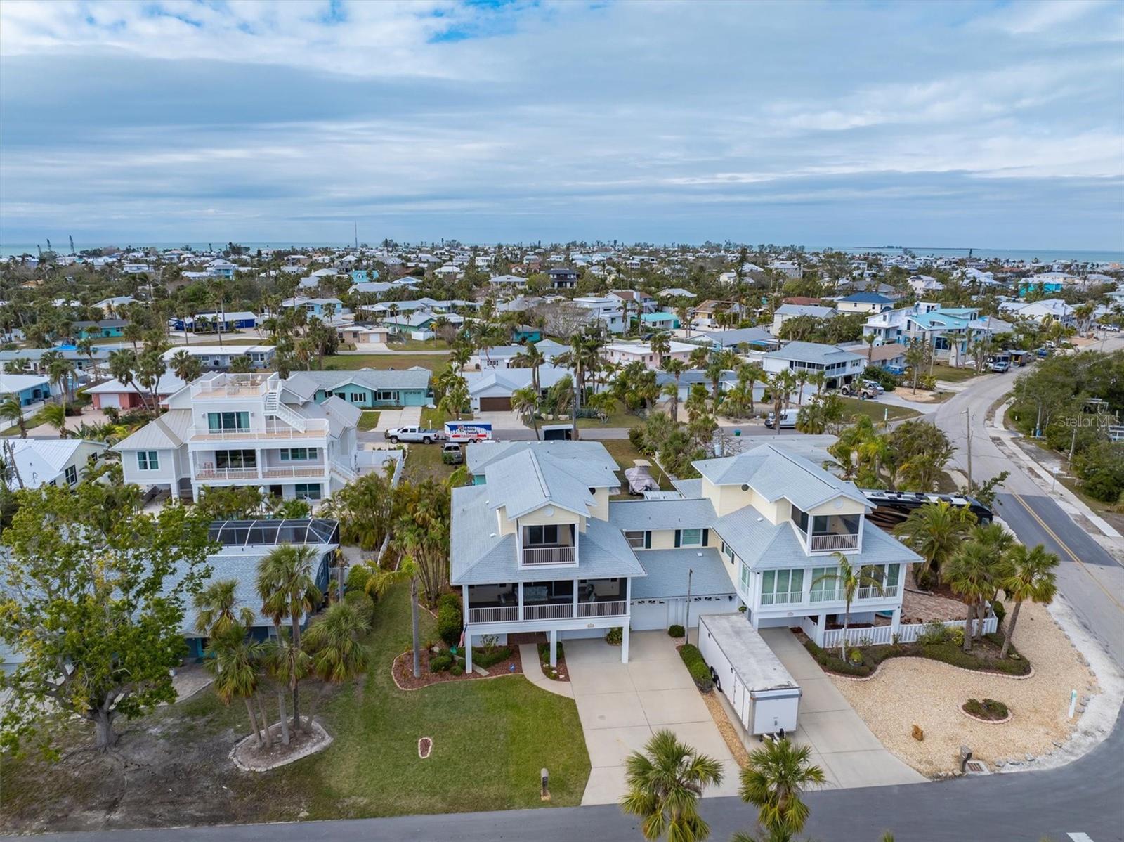 220 82ND ST, HOLMES BEACH, FL, 34217