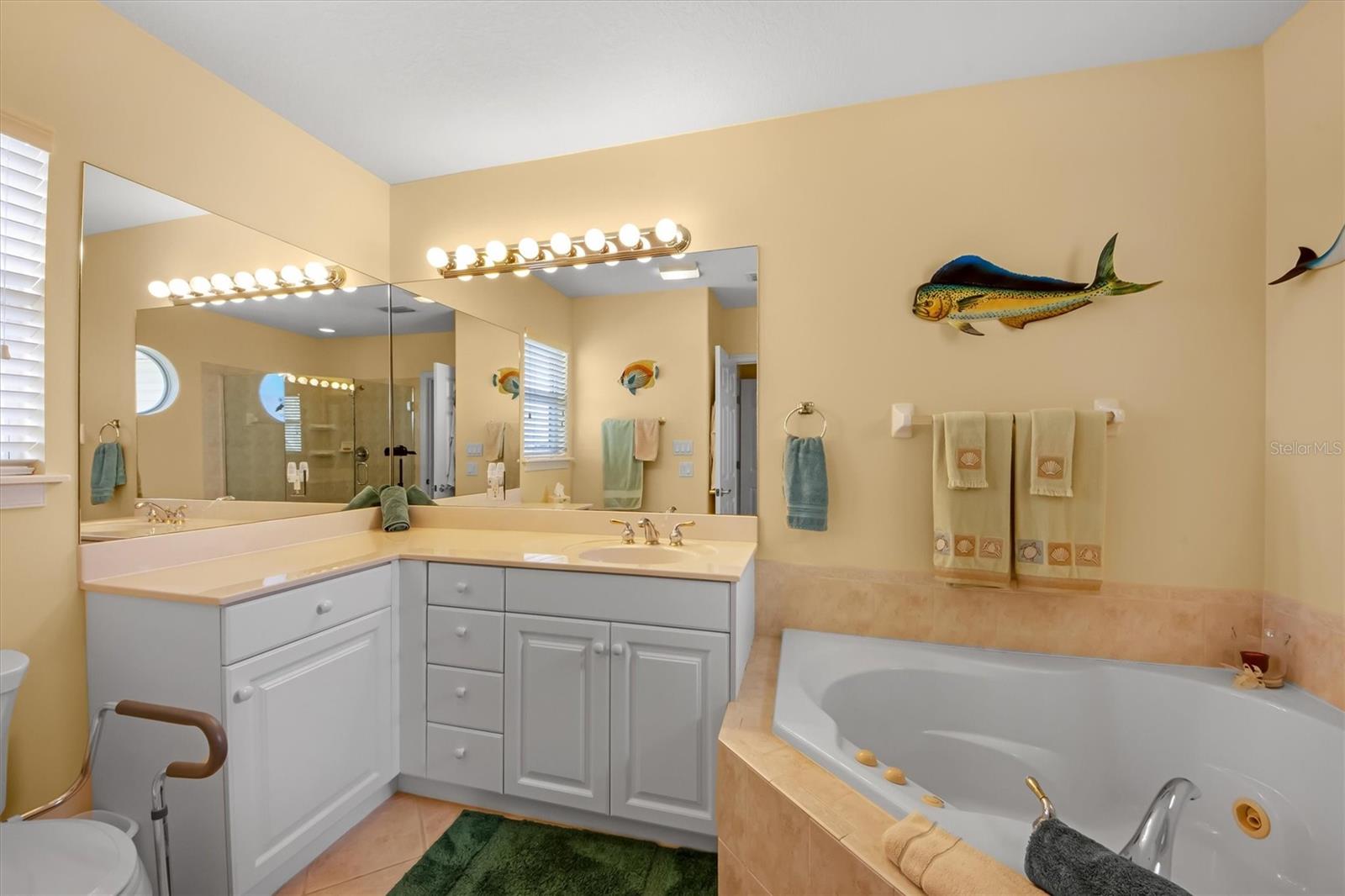 220 82ND ST, HOLMES BEACH, FL, 34217