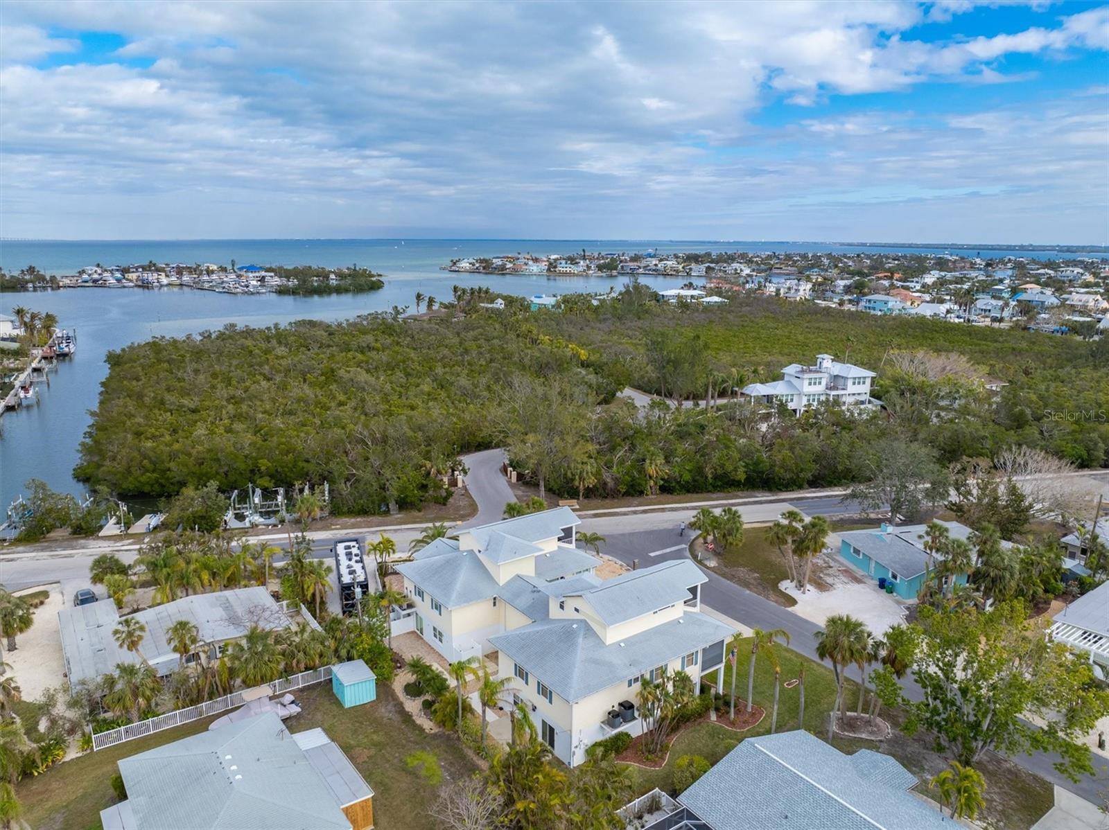 220 82ND ST, HOLMES BEACH, FL, 34217