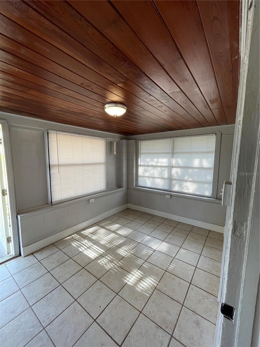 30 LAKESIDE AVE, UMATILLA, FL, 32784