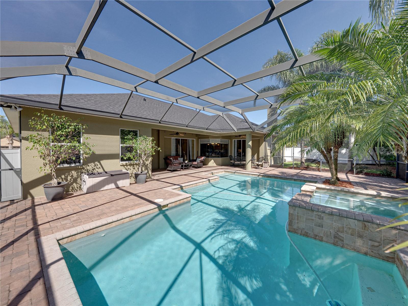 1111 CARRIAGE PARK DR, VALRICO, FL, 33594