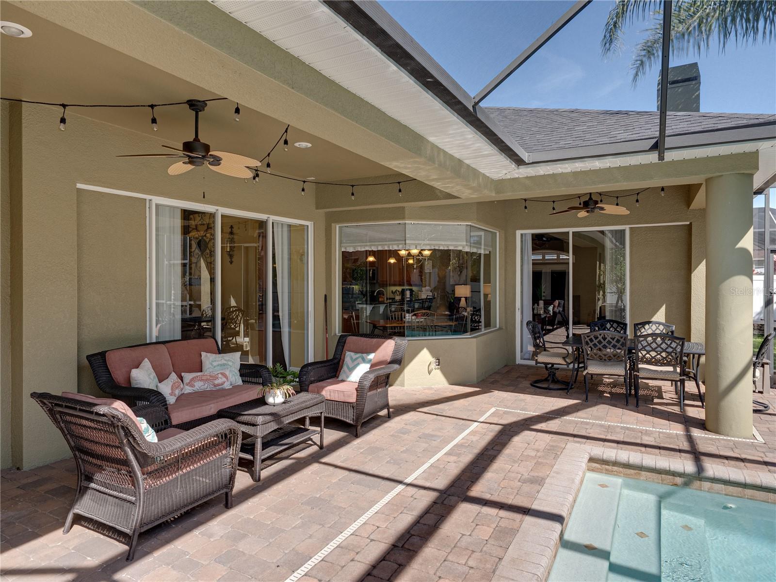 1111 CARRIAGE PARK DR, VALRICO, FL, 33594