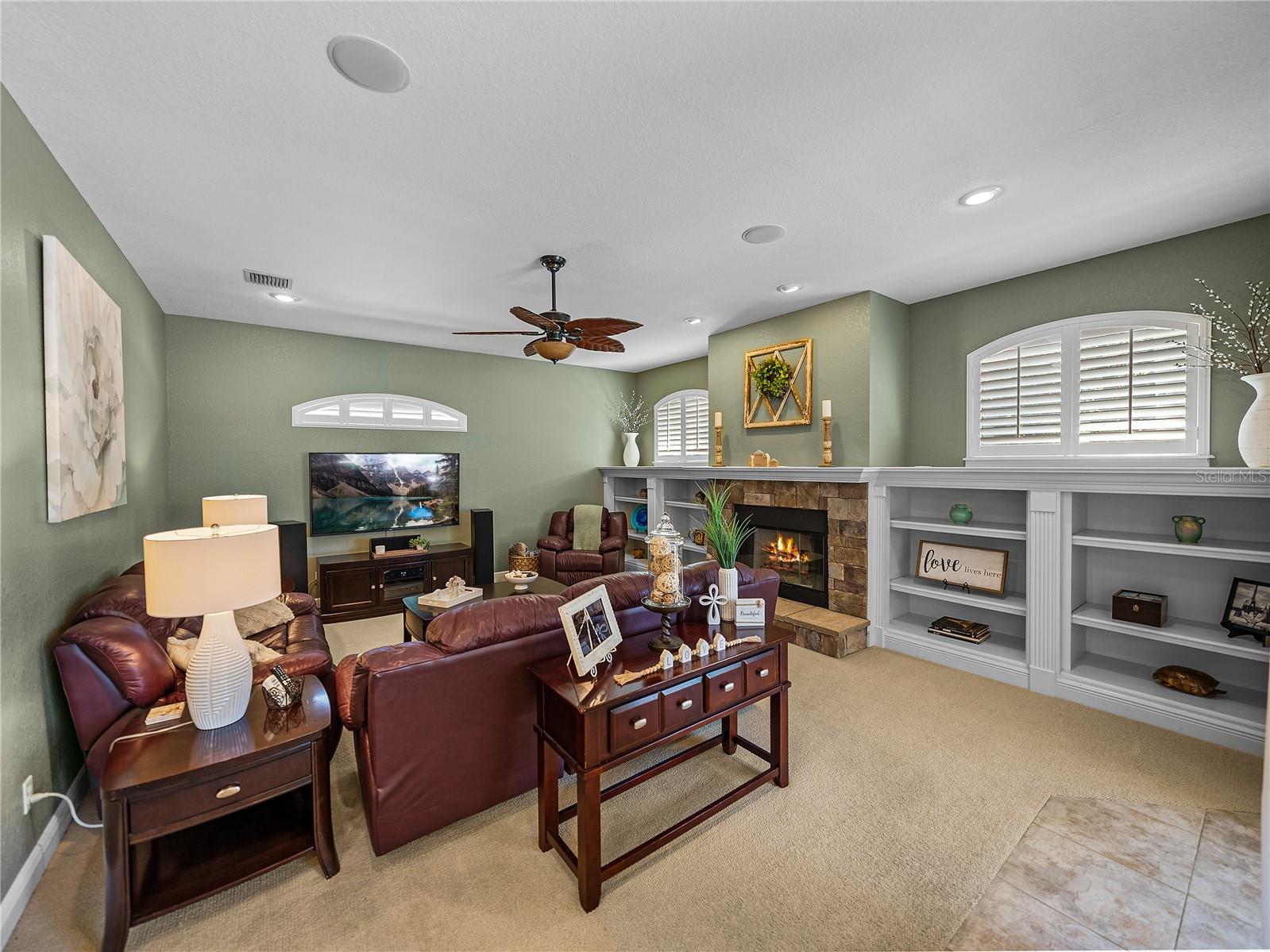 1111 CARRIAGE PARK DR, VALRICO, FL, 33594