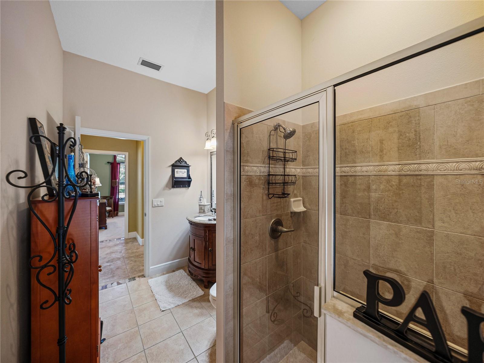 1111 CARRIAGE PARK DR, VALRICO, FL, 33594