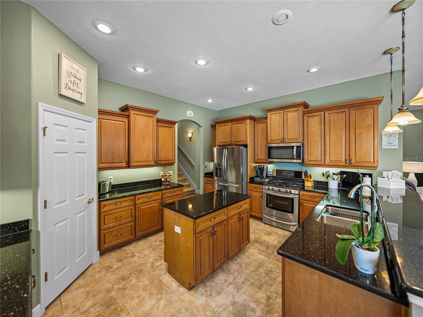 1111 CARRIAGE PARK DR, VALRICO, FL, 33594