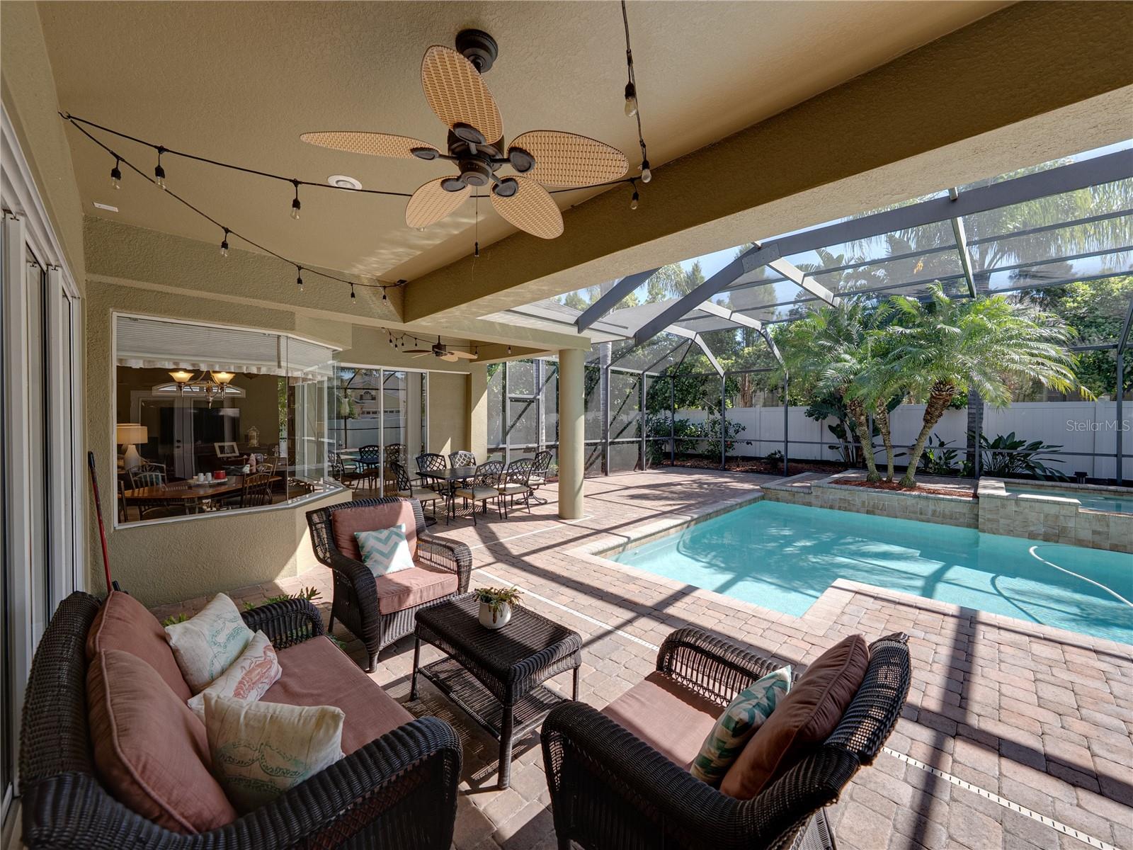 1111 CARRIAGE PARK DR, VALRICO, FL, 33594