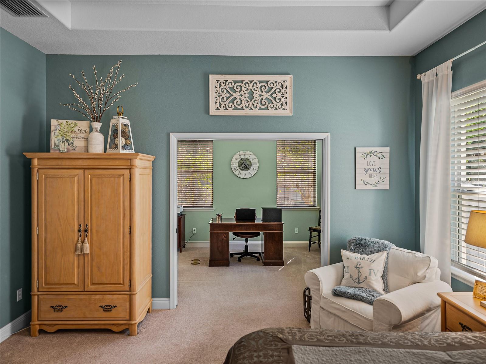 1111 CARRIAGE PARK DR, VALRICO, FL, 33594