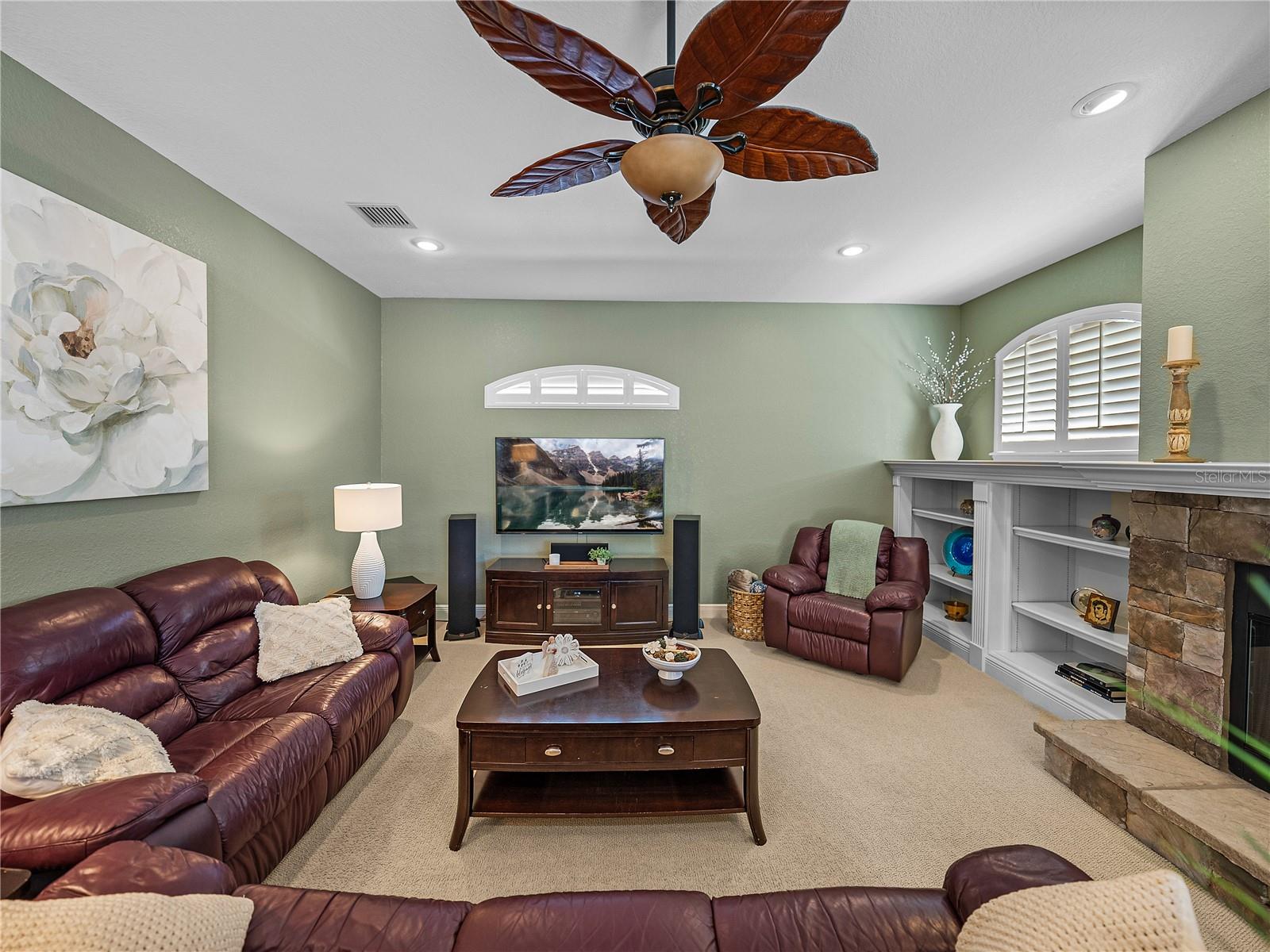 1111 CARRIAGE PARK DR, VALRICO, FL, 33594