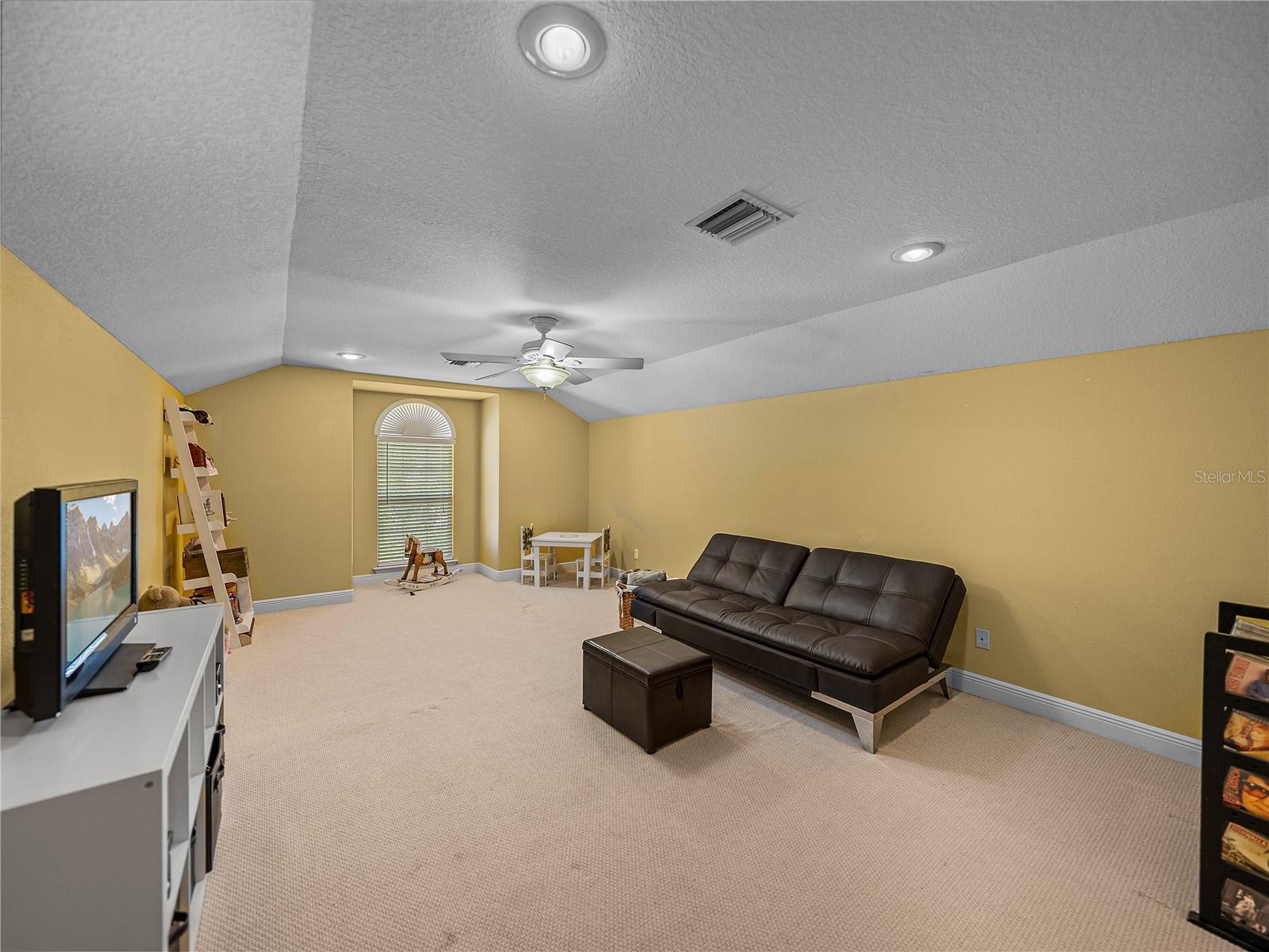 1111 CARRIAGE PARK DR, VALRICO, FL, 33594