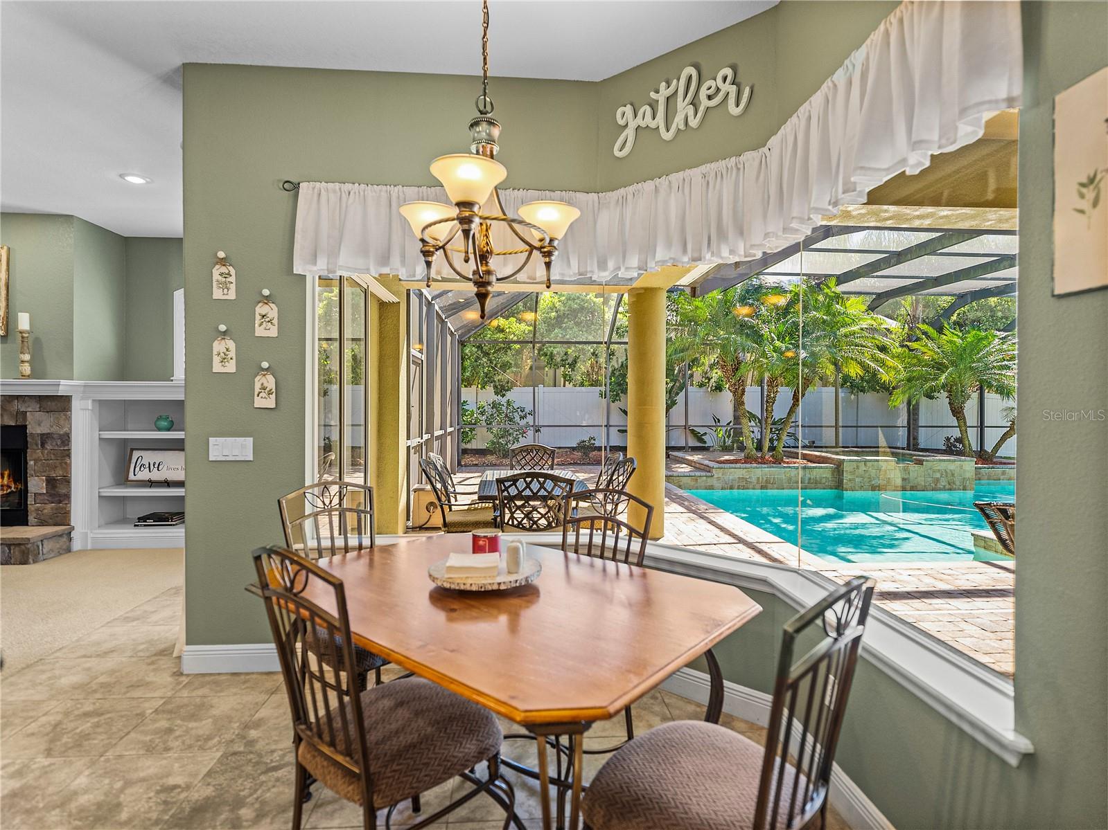 1111 CARRIAGE PARK DR, VALRICO, FL, 33594