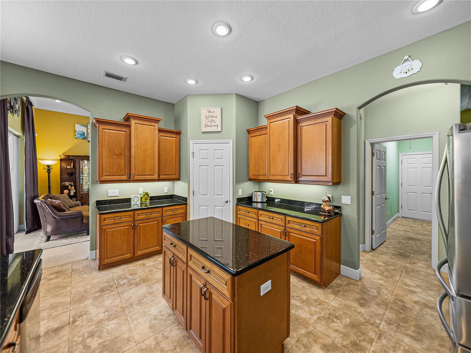 1111 CARRIAGE PARK DR, VALRICO, FL, 33594