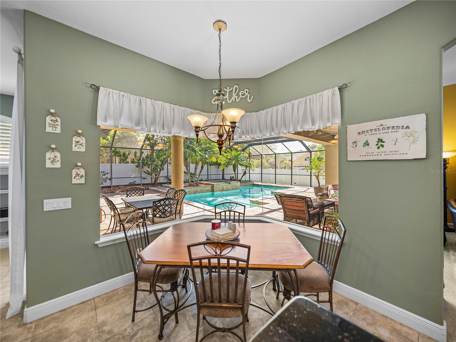 1111 CARRIAGE PARK DR, VALRICO, FL, 33594