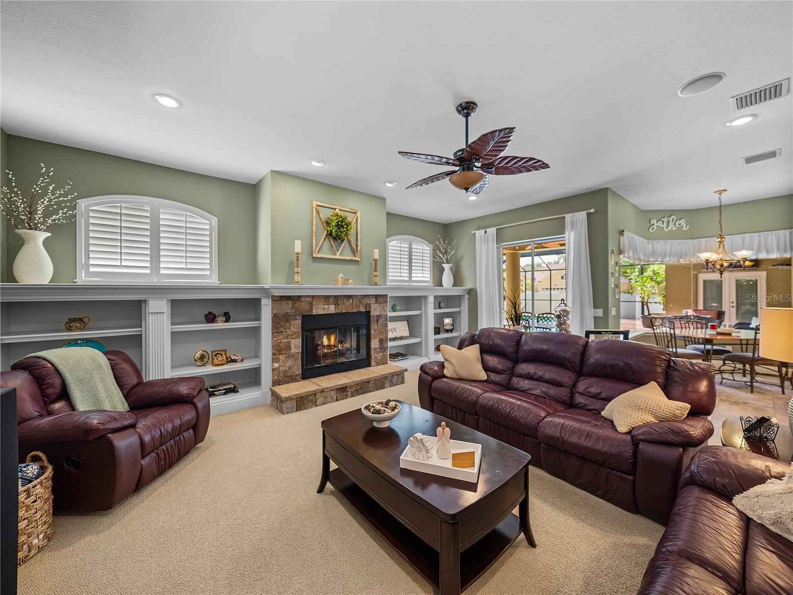 1111 CARRIAGE PARK DR, VALRICO, FL, 33594