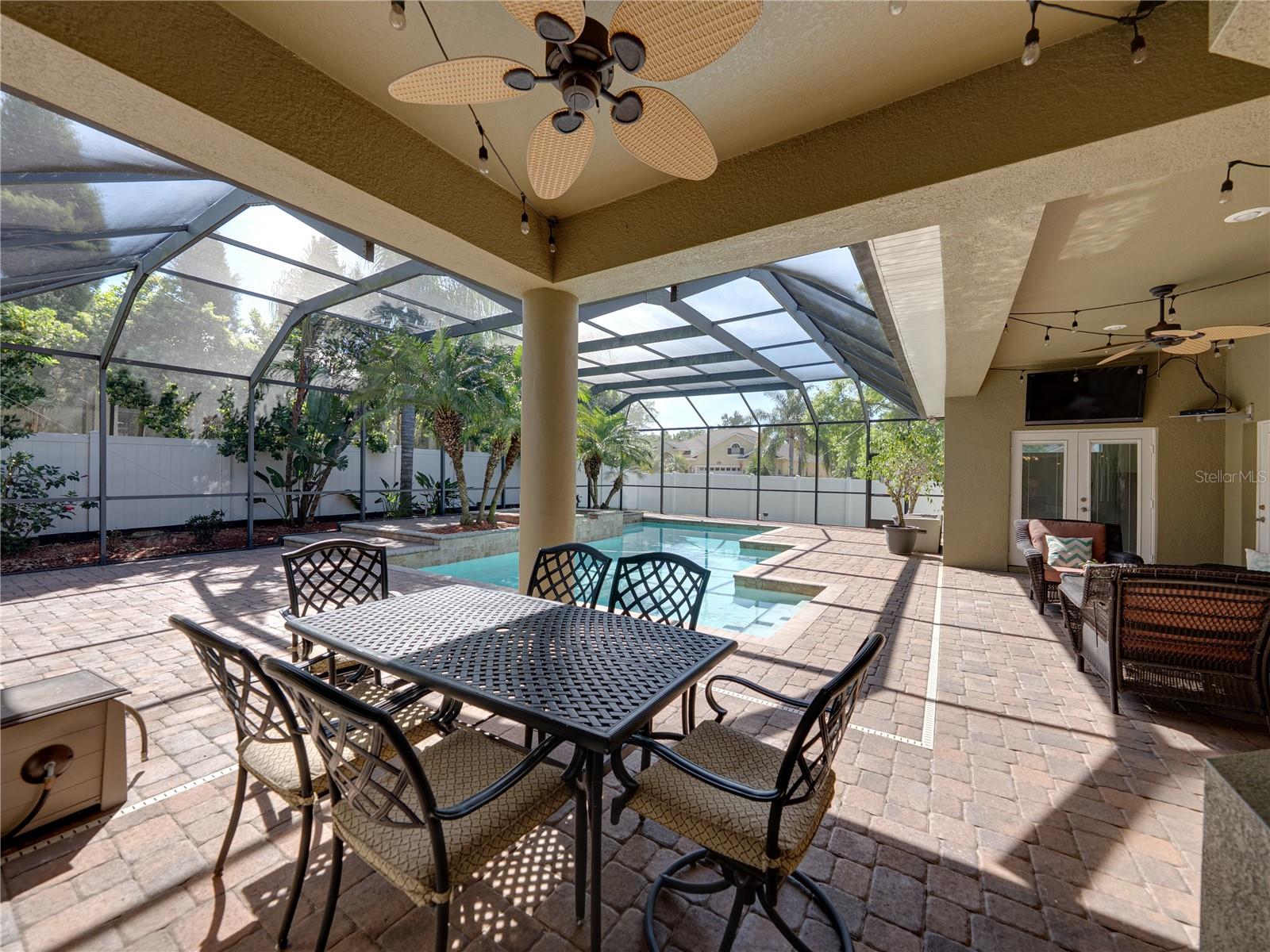 1111 CARRIAGE PARK DR, VALRICO, FL, 33594