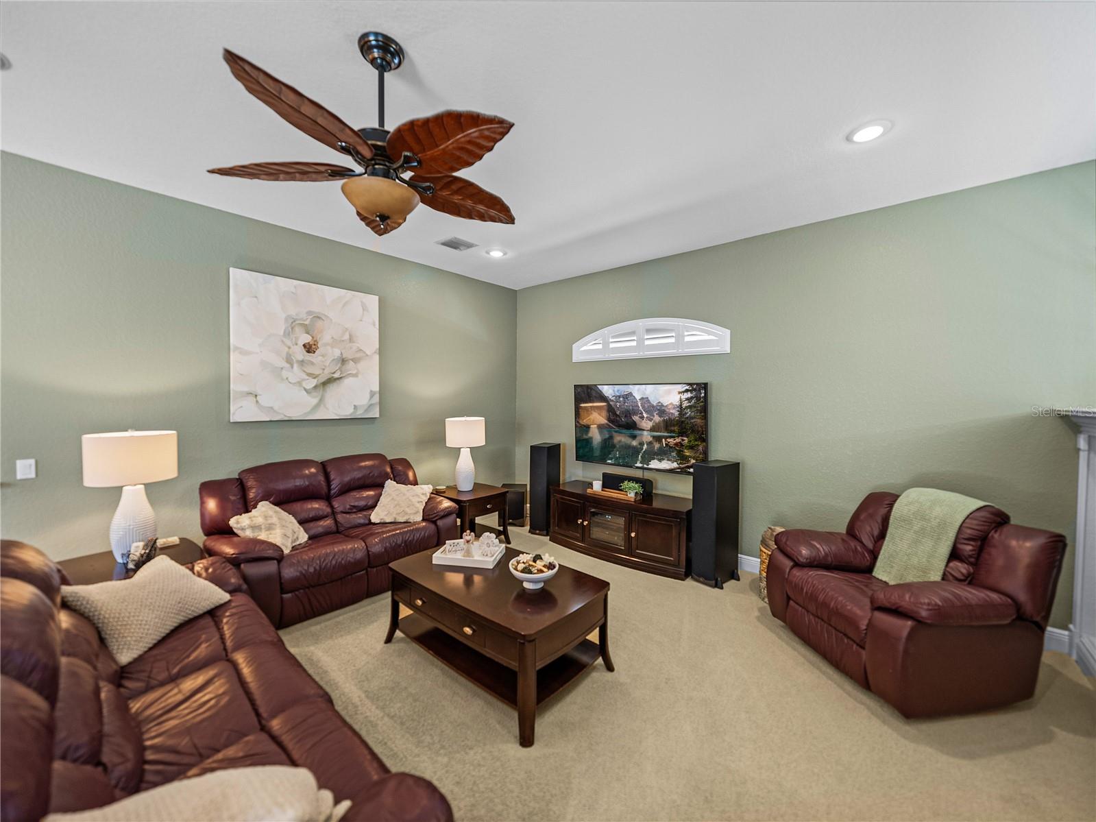 1111 CARRIAGE PARK DR, VALRICO, FL, 33594