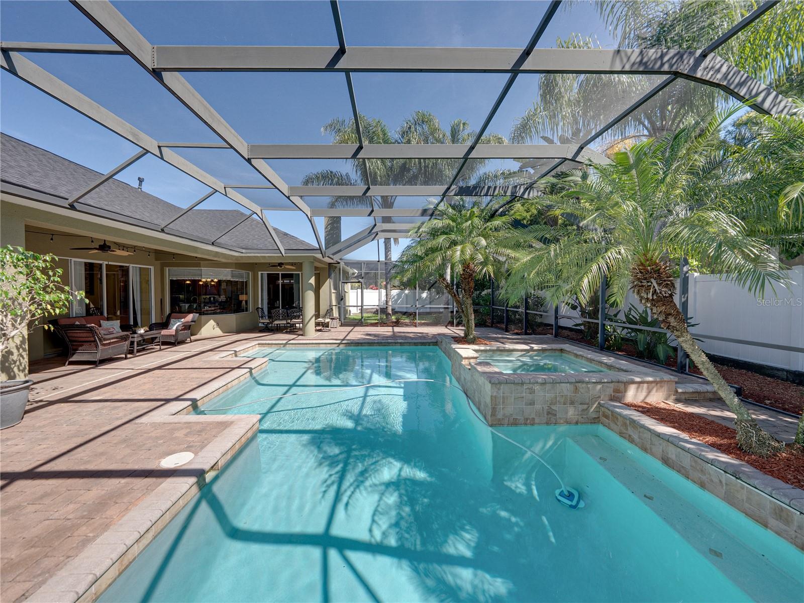 1111 CARRIAGE PARK DR, VALRICO, FL, 33594