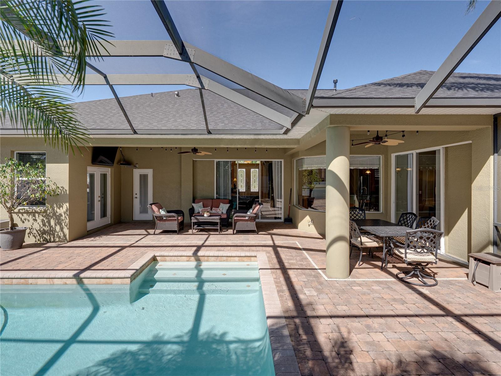 1111 CARRIAGE PARK DR, VALRICO, FL, 33594