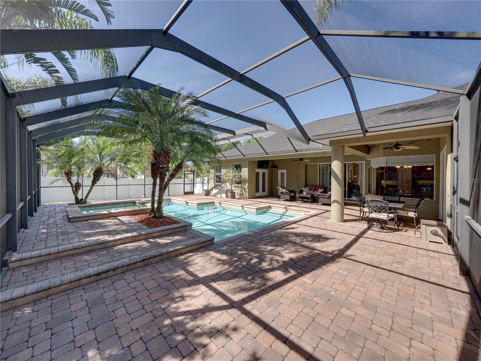 1111 CARRIAGE PARK DR, VALRICO, FL, 33594