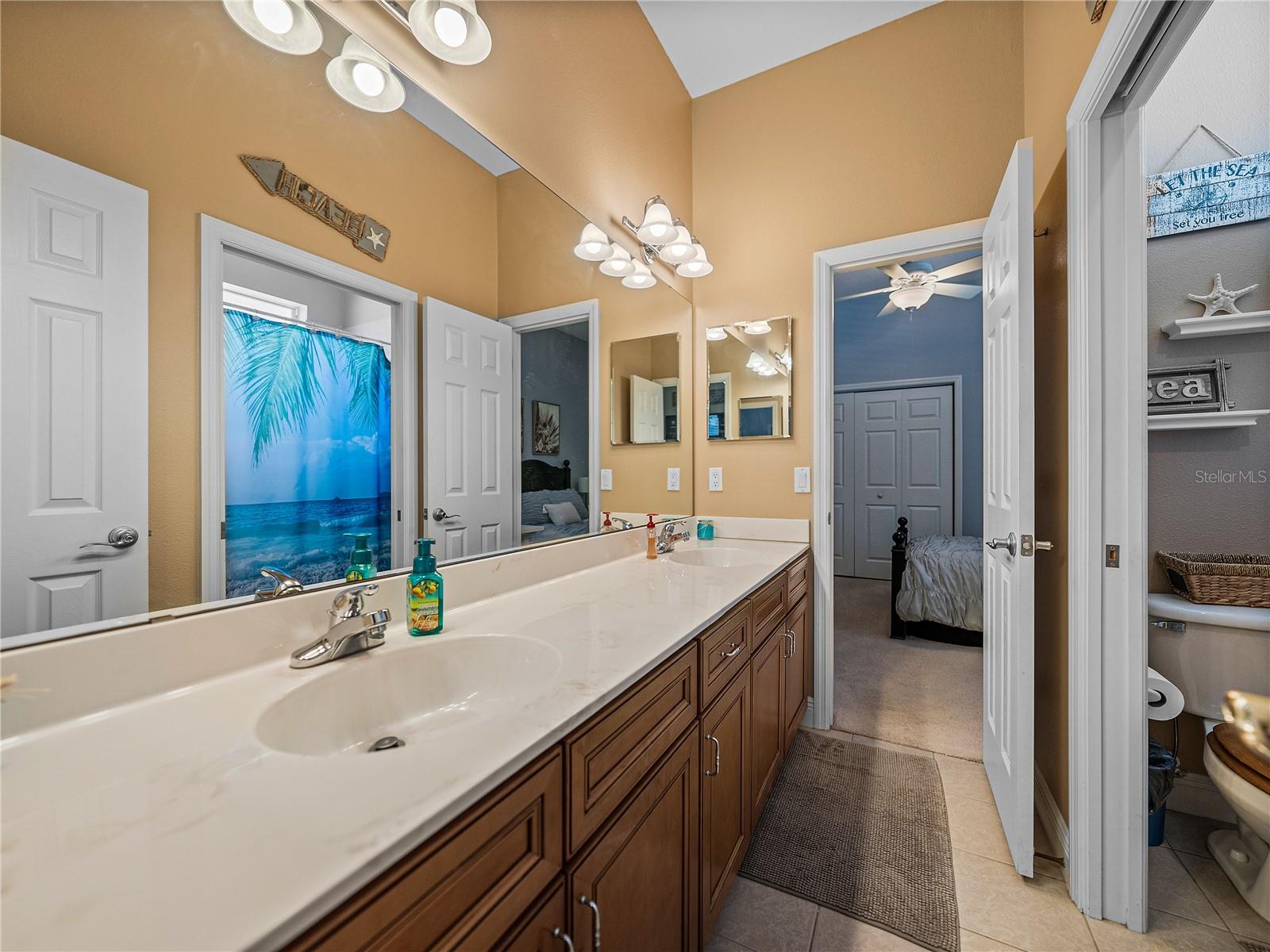 1111 CARRIAGE PARK DR, VALRICO, FL, 33594