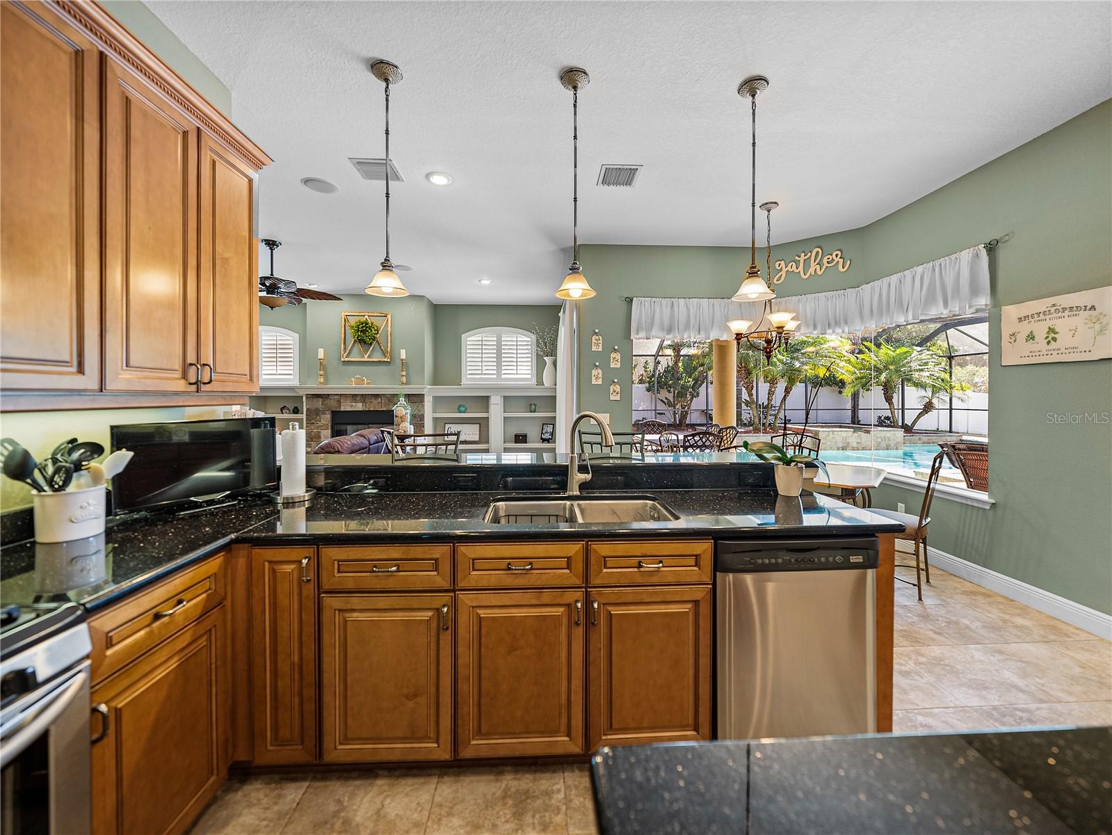 1111 CARRIAGE PARK DR, VALRICO, FL, 33594