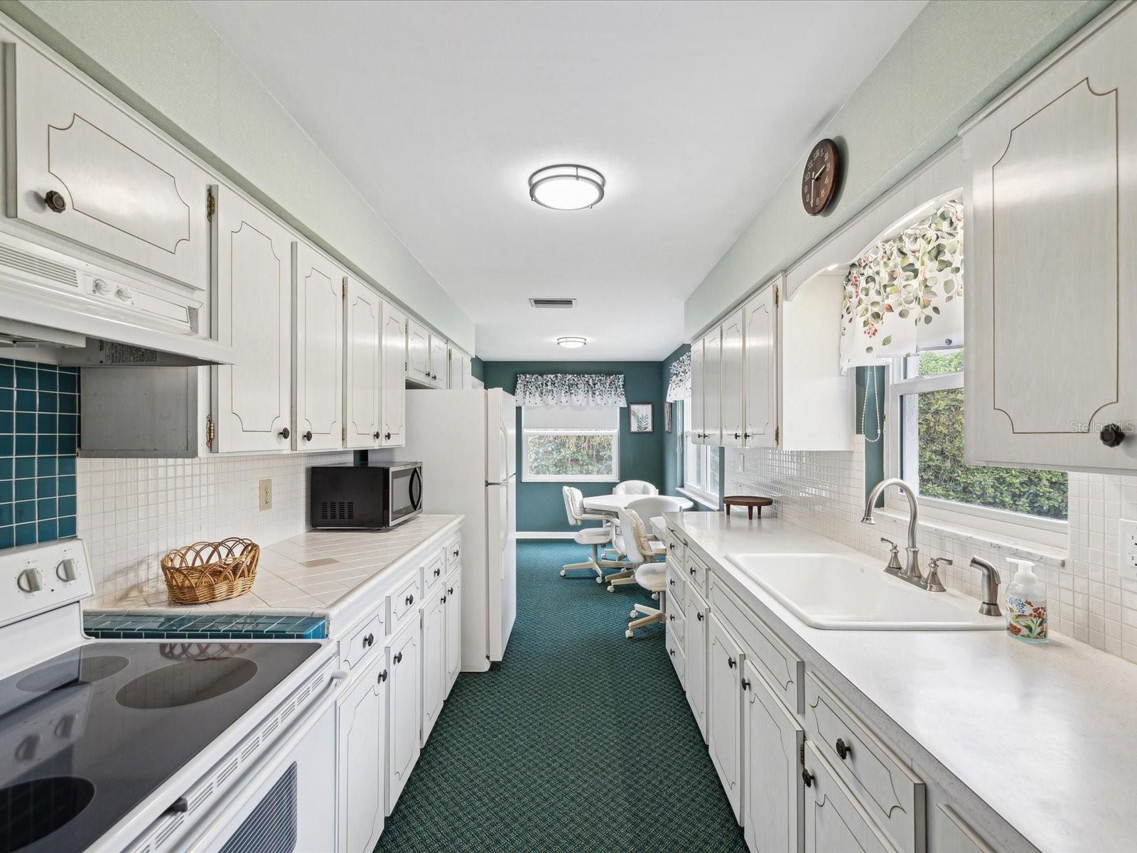 7547 BARRY CT, SEMINOLE, FL, 33772