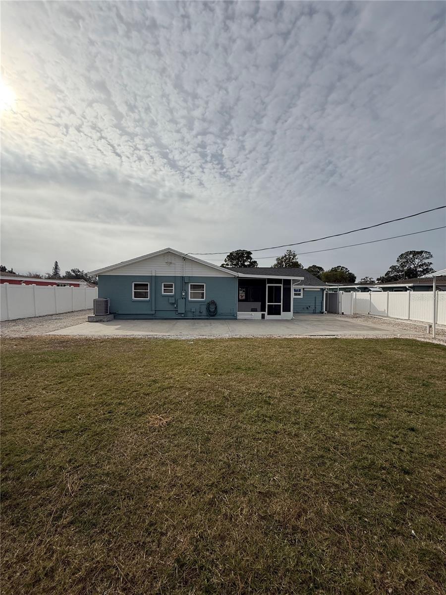 8105 TANGLEWOOD LN, TAMPA, FL, 33615