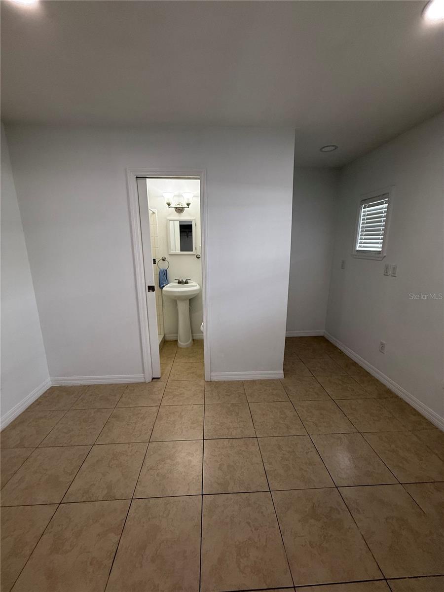 8105 TANGLEWOOD LN, TAMPA, FL, 33615