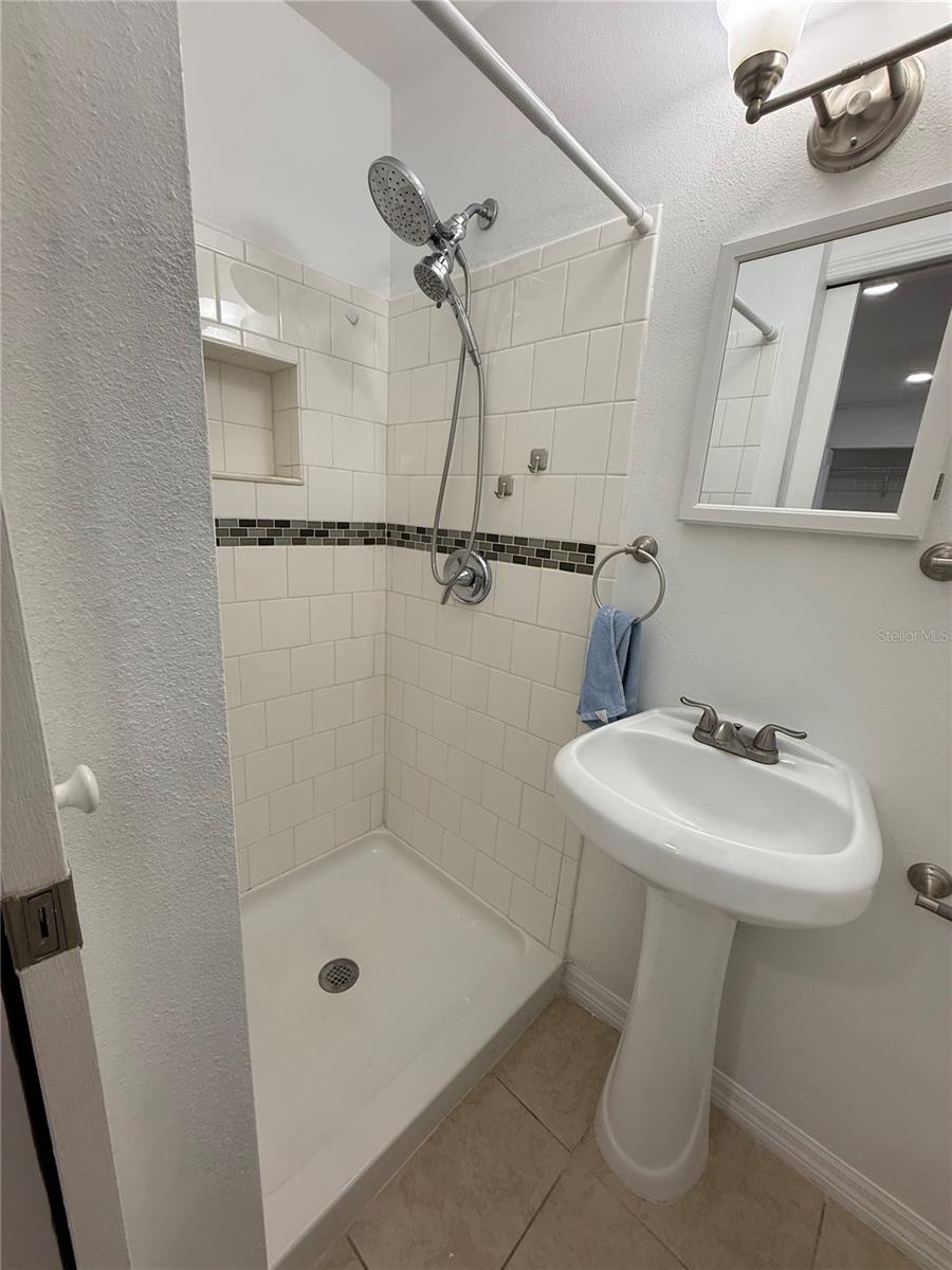 8105 TANGLEWOOD LN, TAMPA, FL, 33615
