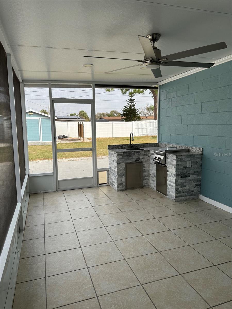 8105 TANGLEWOOD LN, TAMPA, FL, 33615