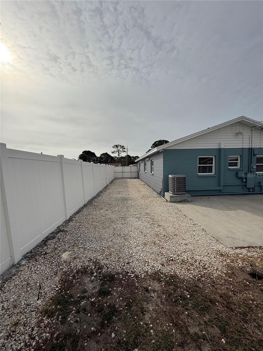 8105 TANGLEWOOD LN, TAMPA, FL, 33615