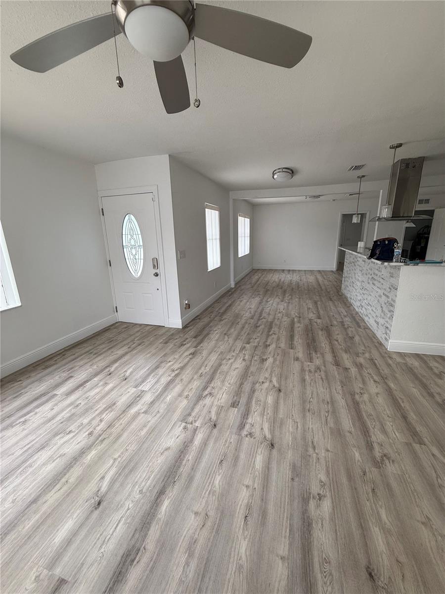 8105 TANGLEWOOD LN, TAMPA, FL, 33615