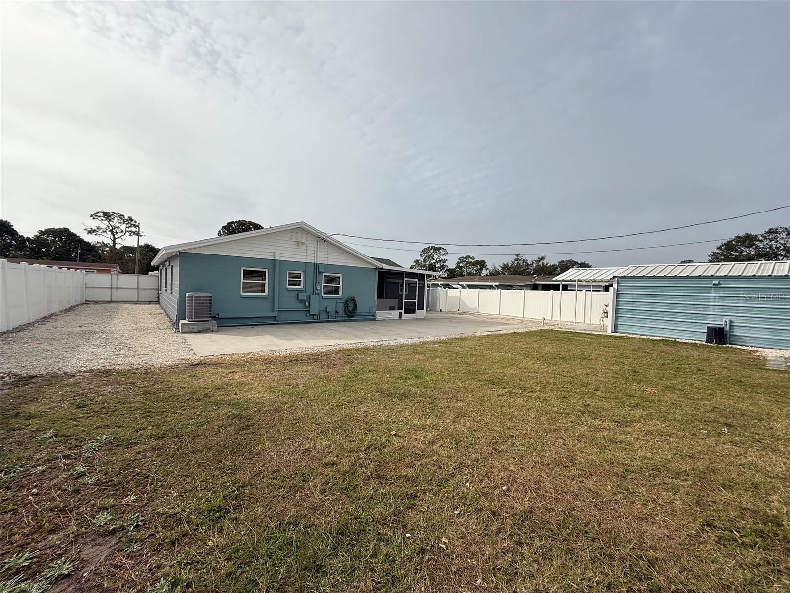 8105 TANGLEWOOD LN, TAMPA, FL, 33615