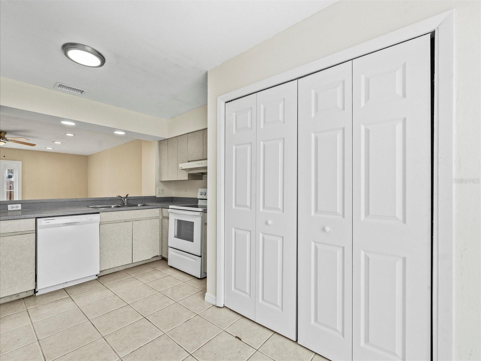 13817 STONE MILL WAY, TAMPA, FL, 33613