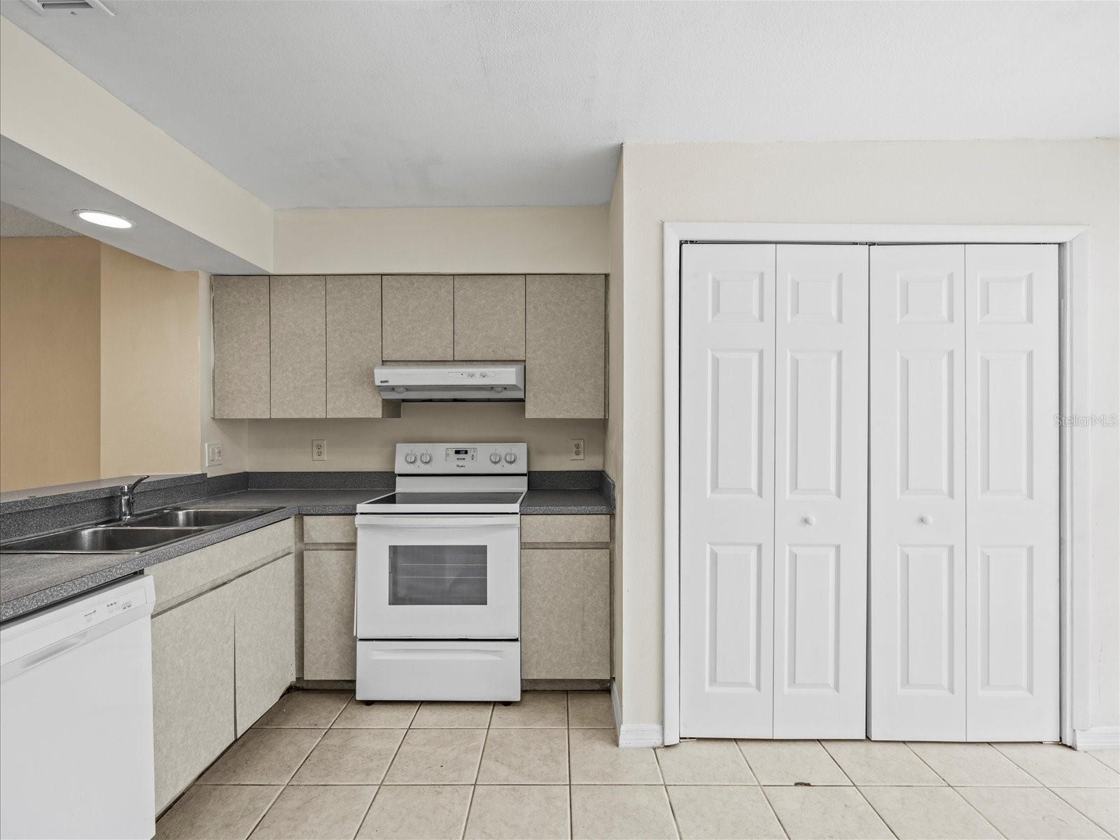 13817 STONE MILL WAY, TAMPA, FL, 33613