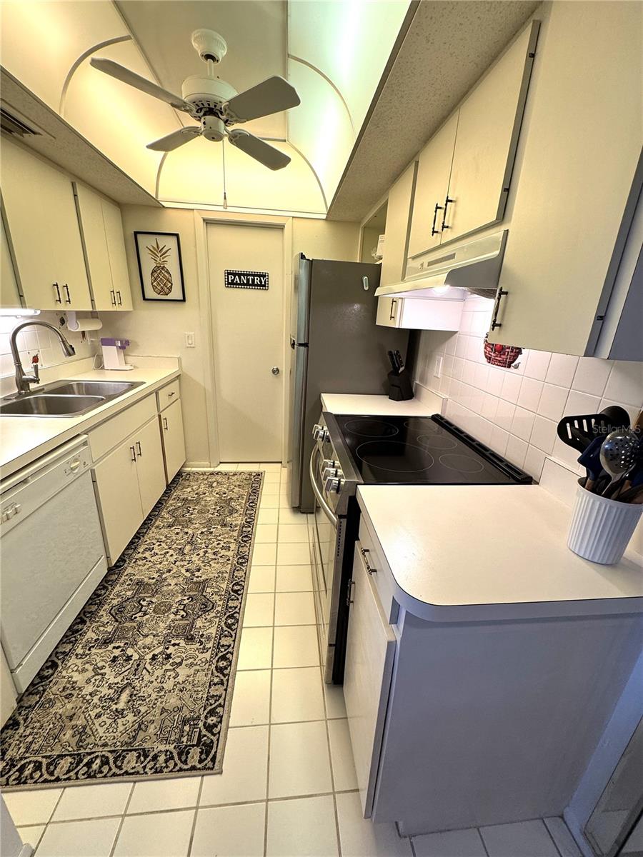 6120 43RD ST W #101B, BRADENTON, FL, 34210
