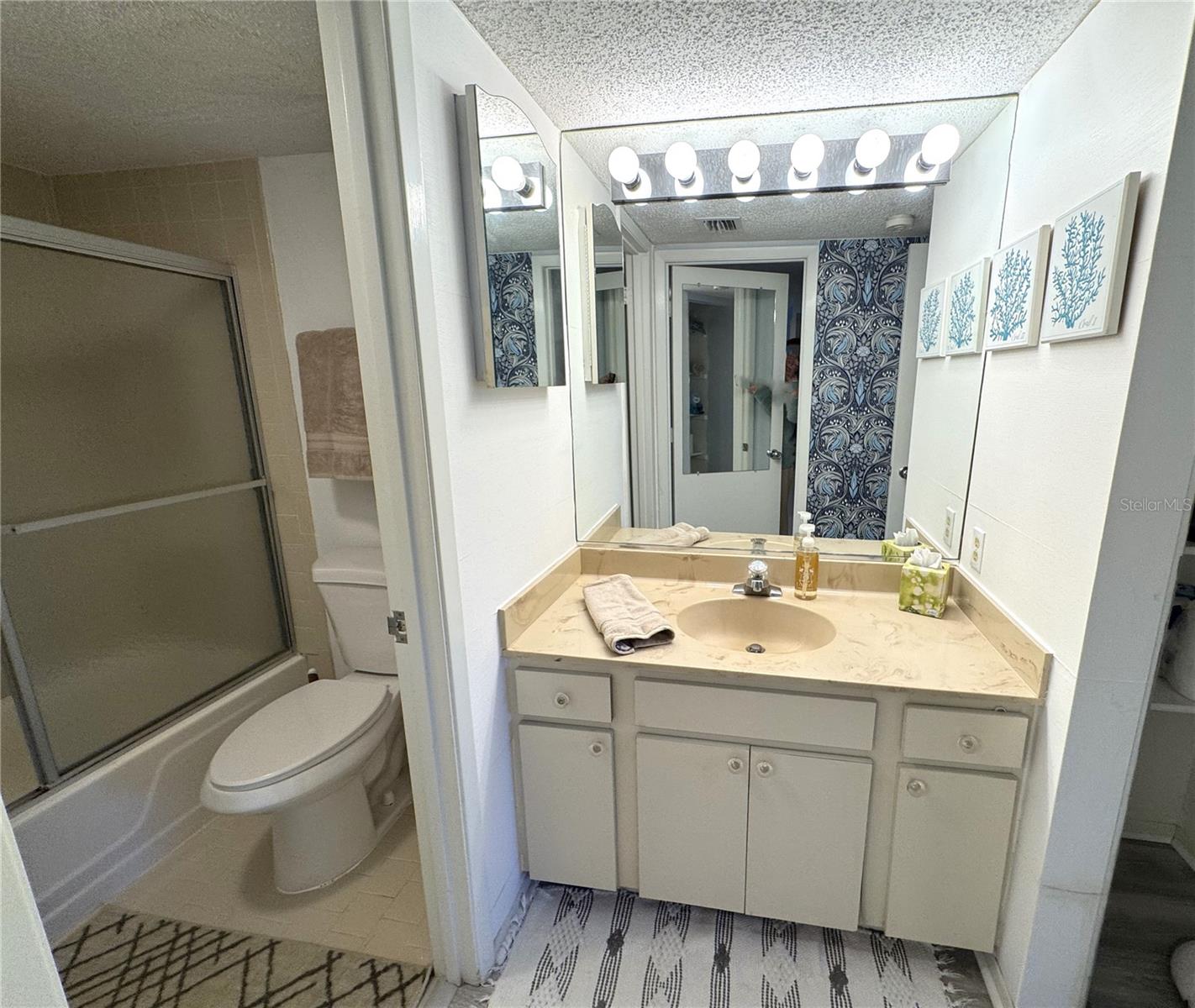 6120 43RD ST W #101B, BRADENTON, FL, 34210