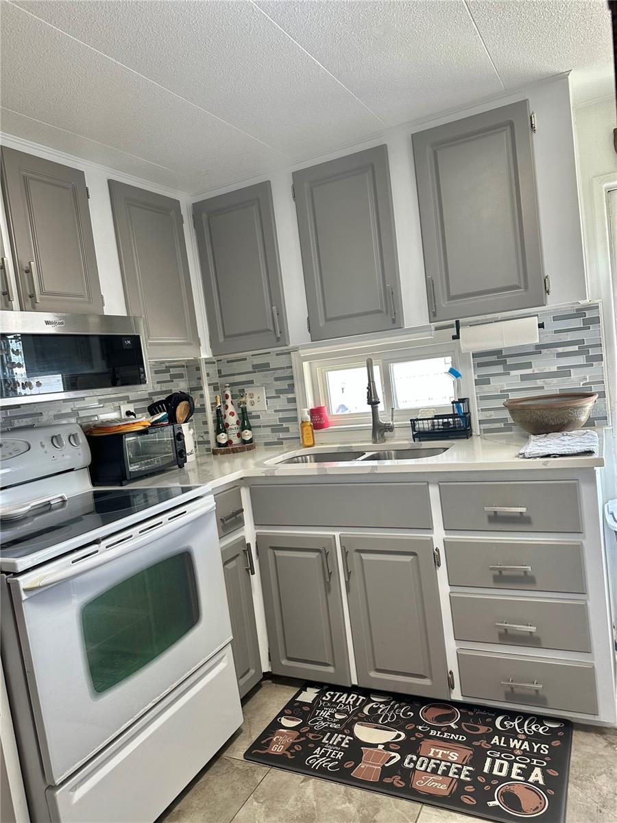 1413 22ND AVENUE DR W, BRADENTON, FL, 34205