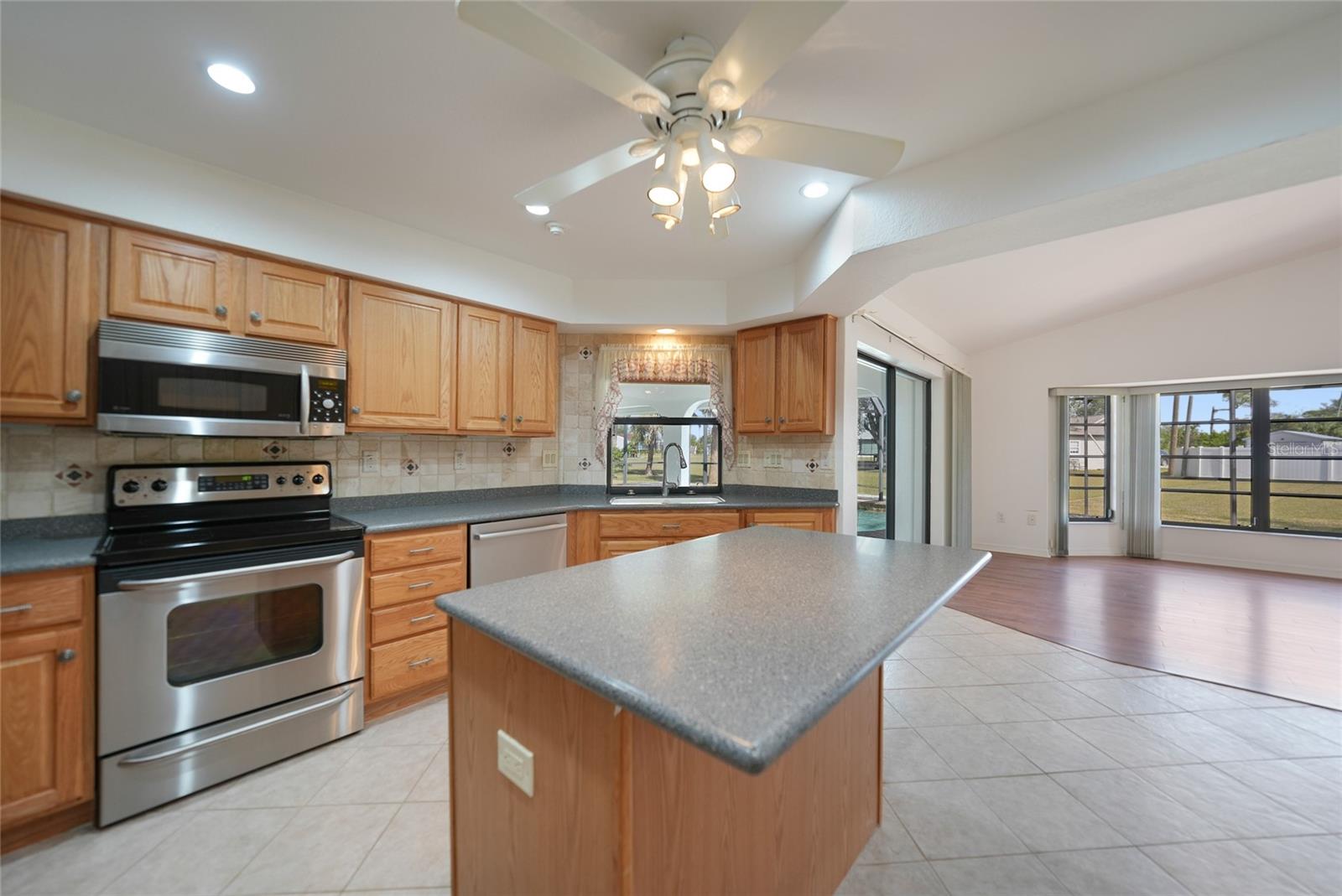 543 SPRING LAKE BLVD NW, PORT CHARLOTTE, FL, 33952