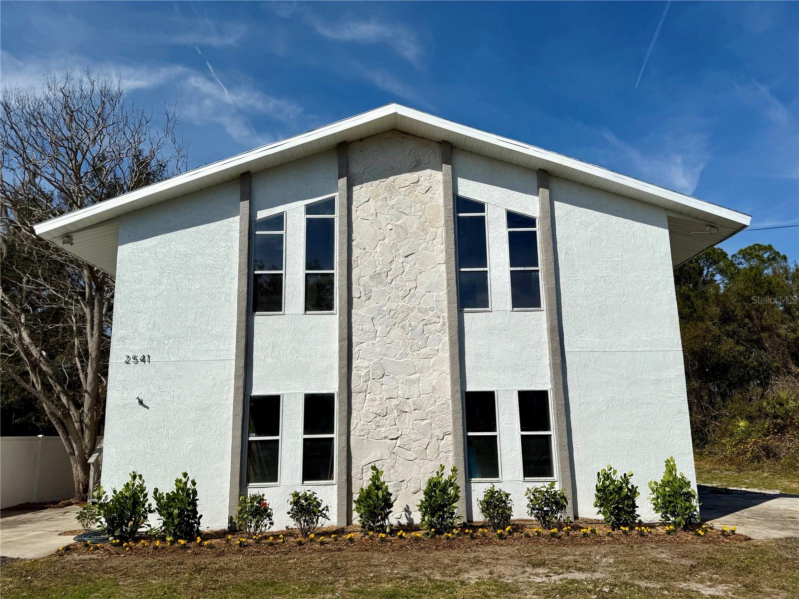 2541 E LAKE DR, DELAND, FL, 32724