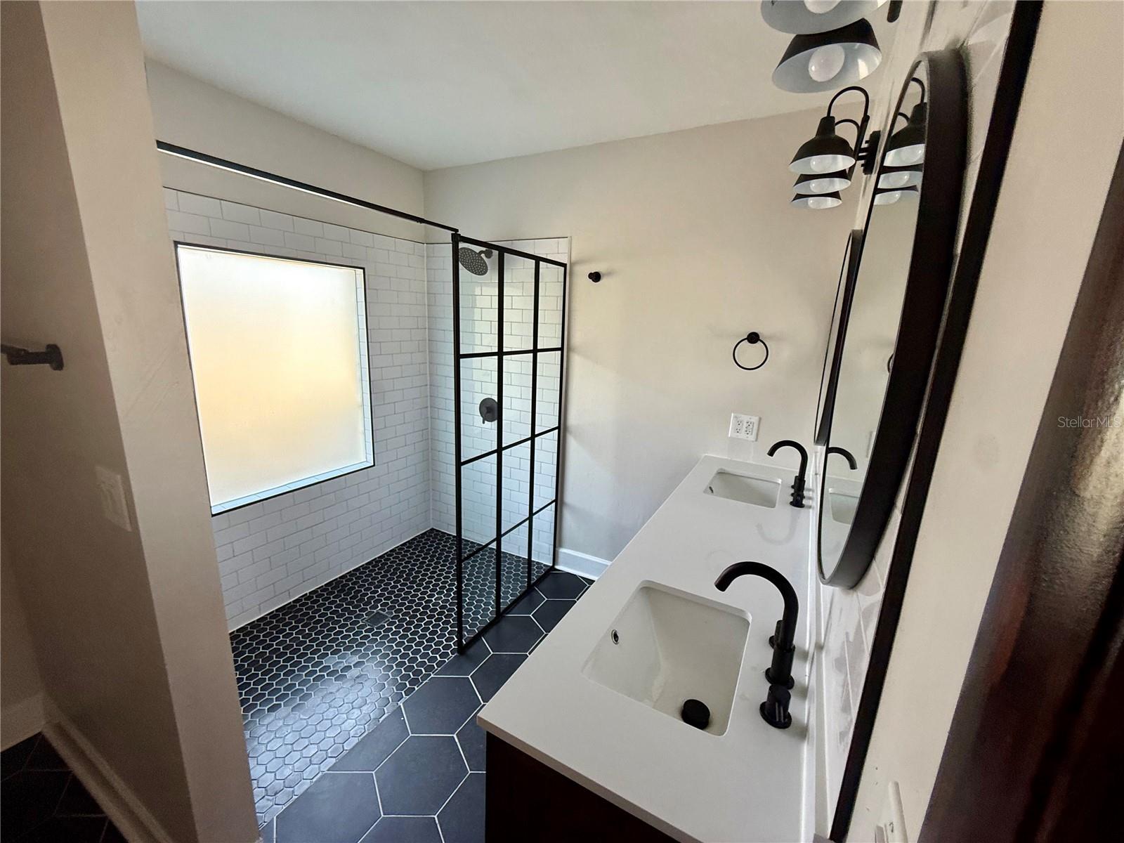 2541 E LAKE DR, DELAND, FL, 32724